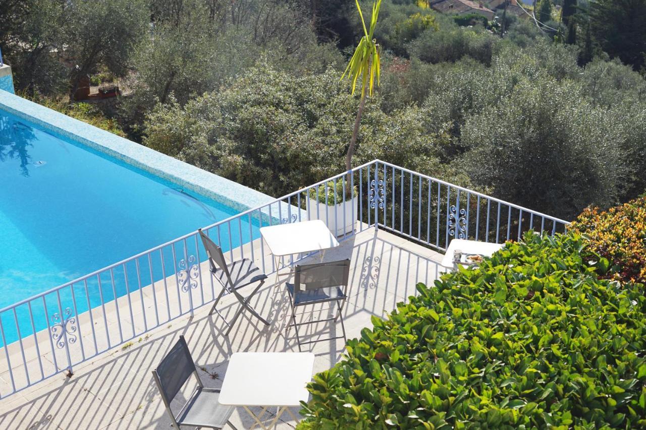 Les Volets Bleus Hotel Speracedes ภายนอก รูปภาพ